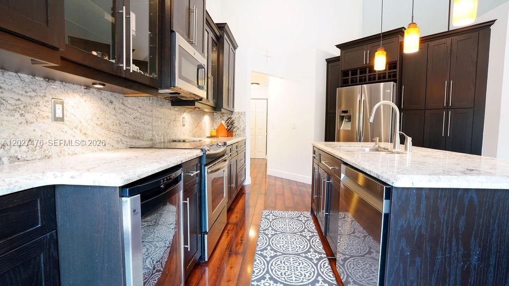 For Sale: $749,000 (3 beds, 2 baths, 1701 Square Feet)