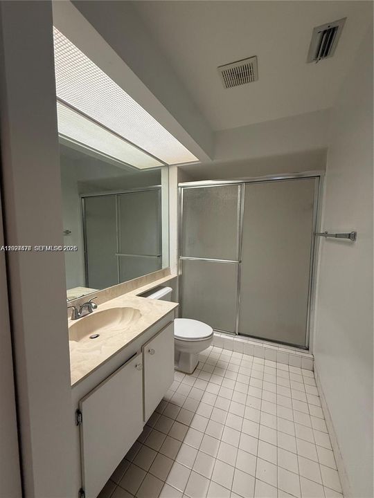 Недавно арендовано: $2,400 (2 спален, 2 ванн, 1302 Квадратных фут)
