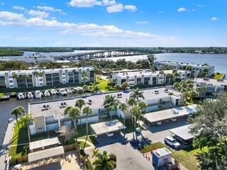 9-102_Circle_Bay-23
