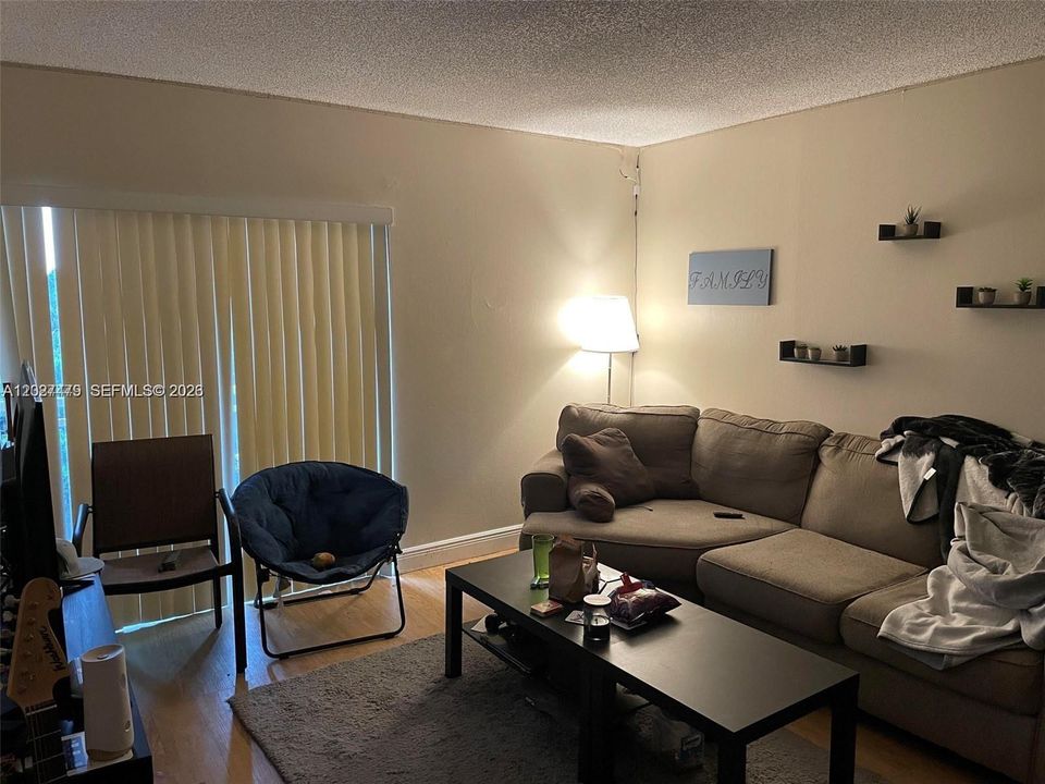 For Rent: $1,650 (1 beds, 1 baths, 656 Square Feet)