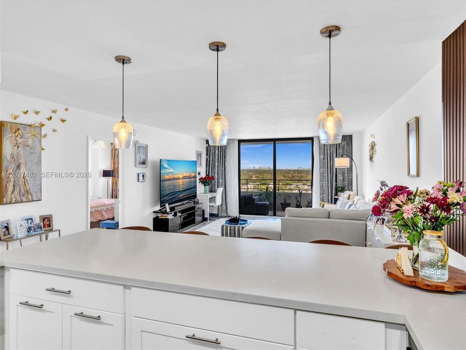 Active With Contract: $2,200 (1 beds, 1 baths, 950 Square Feet)