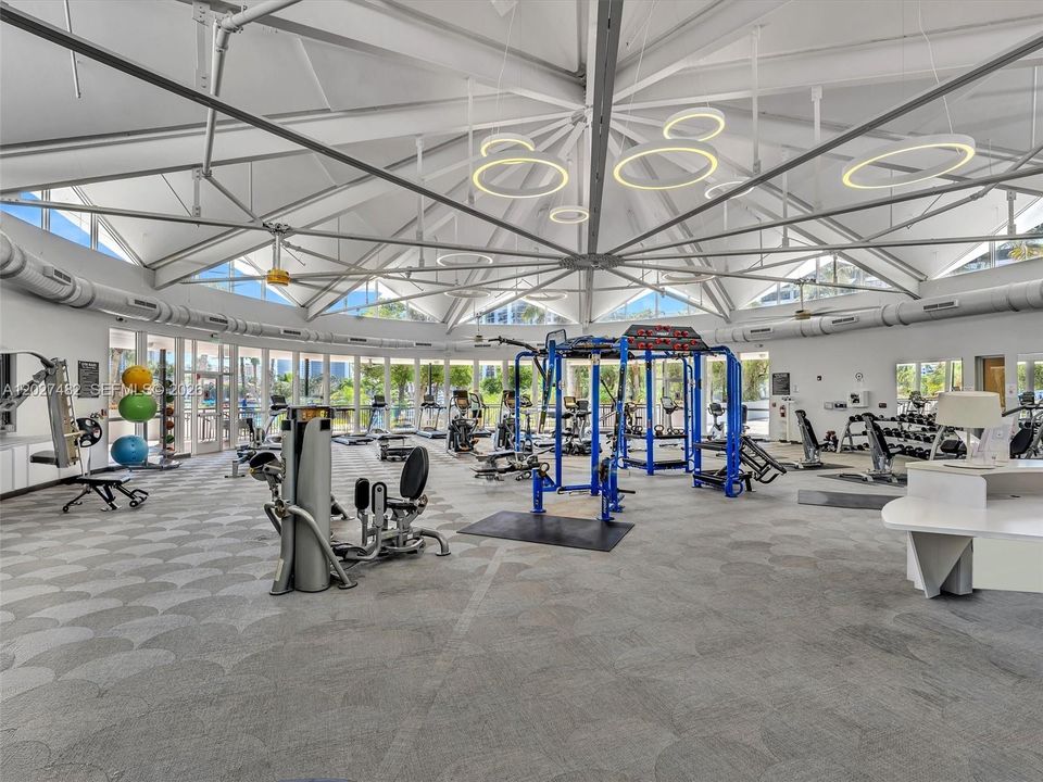 Active With Contract: $2,200 (1 beds, 1 baths, 950 Square Feet)