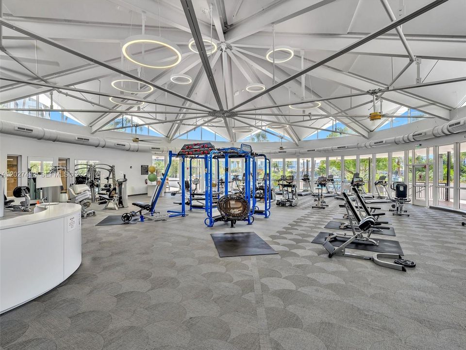 Active With Contract: $2,200 (1 beds, 1 baths, 950 Square Feet)