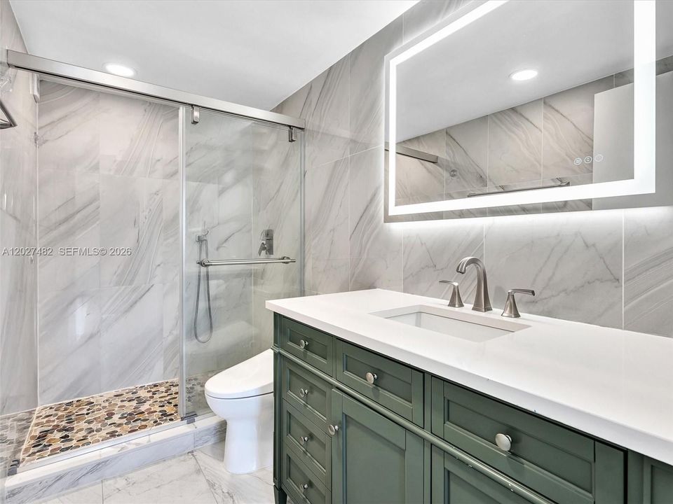 Active With Contract: $2,200 (1 beds, 1 baths, 950 Square Feet)