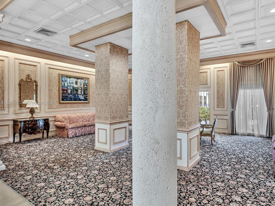 Active With Contract: $2,200 (1 beds, 1 baths, 950 Square Feet)