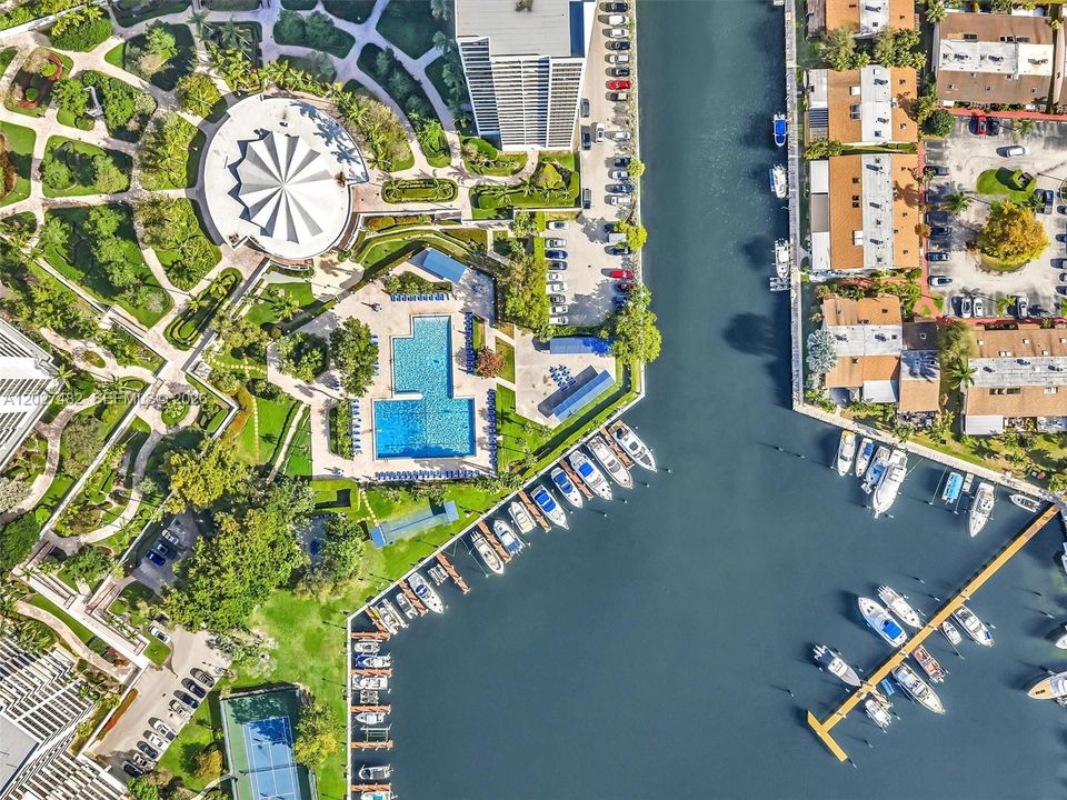 Active With Contract: $2,200 (1 beds, 1 baths, 950 Square Feet)