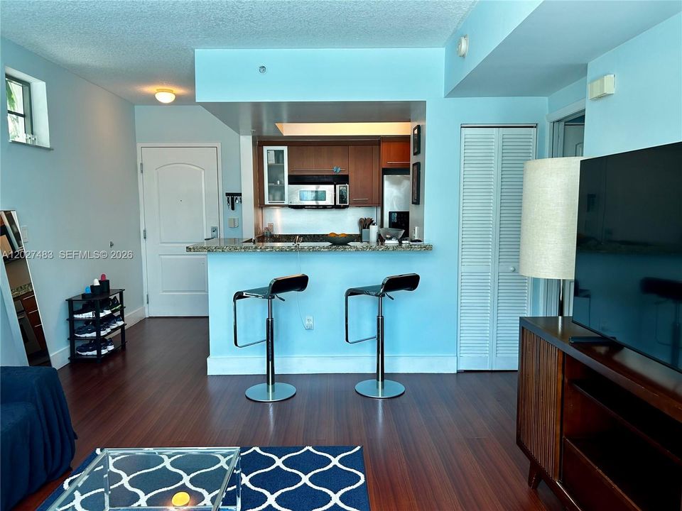 For Rent: $3,800 (1 beds, 1 baths, 686 Square Feet)