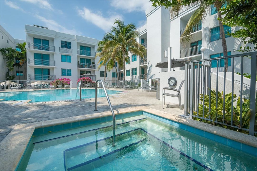 For Rent: $3,800 (1 beds, 1 baths, 686 Square Feet)