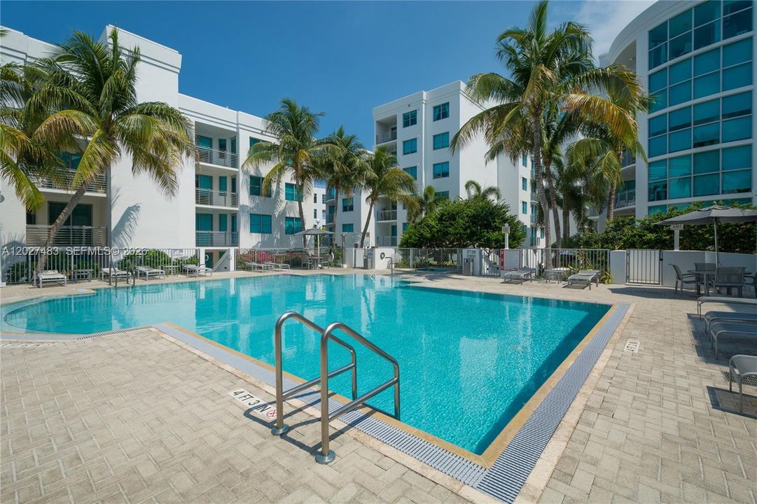 For Rent: $3,800 (1 beds, 1 baths, 686 Square Feet)