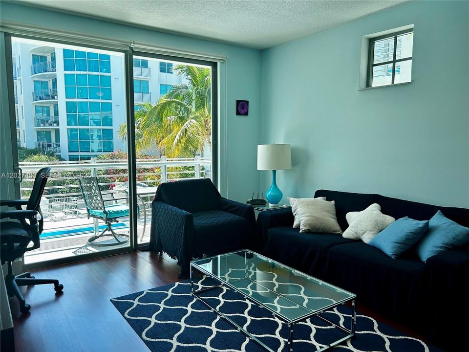For Rent: $3,800 (1 beds, 1 baths, 686 Square Feet)