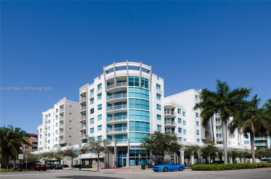 For Rent: $3,800 (1 beds, 1 baths, 686 Square Feet)