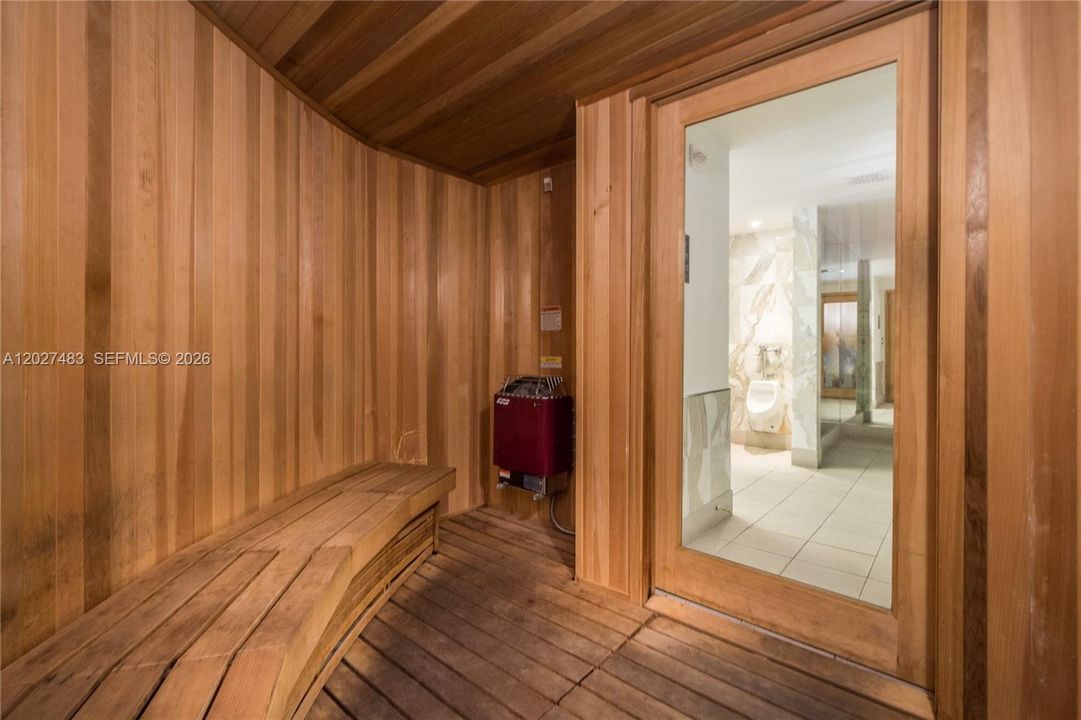 For Rent: $3,800 (1 beds, 1 baths, 686 Square Feet)