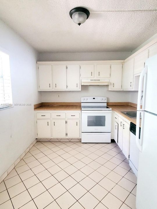 For Rent: $1,700 (2 beds, 2 baths, 1000 Square Feet)