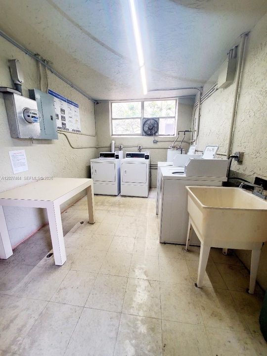 For Rent: $1,700 (2 beds, 2 baths, 1000 Square Feet)