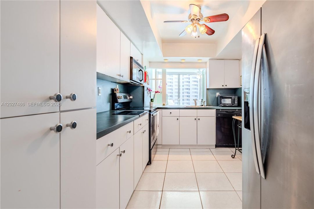For Sale: $465,000 (1 beds, 1 baths, 1190 Square Feet)
