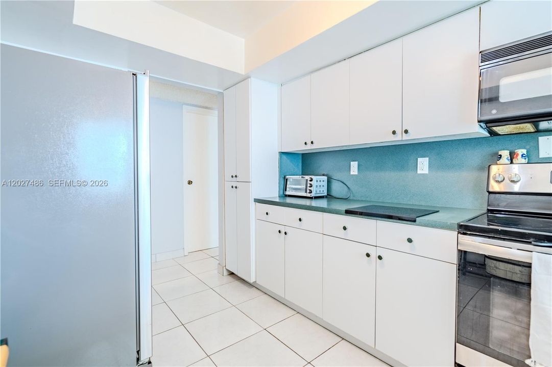 For Sale: $465,000 (1 beds, 1 baths, 1190 Square Feet)