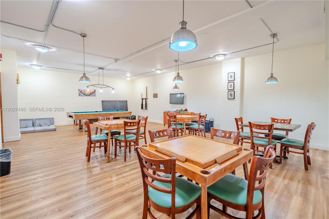 For Sale: $465,000 (1 beds, 1 baths, 1190 Square Feet)