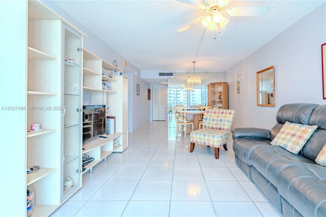 For Sale: $465,000 (1 beds, 1 baths, 1190 Square Feet)