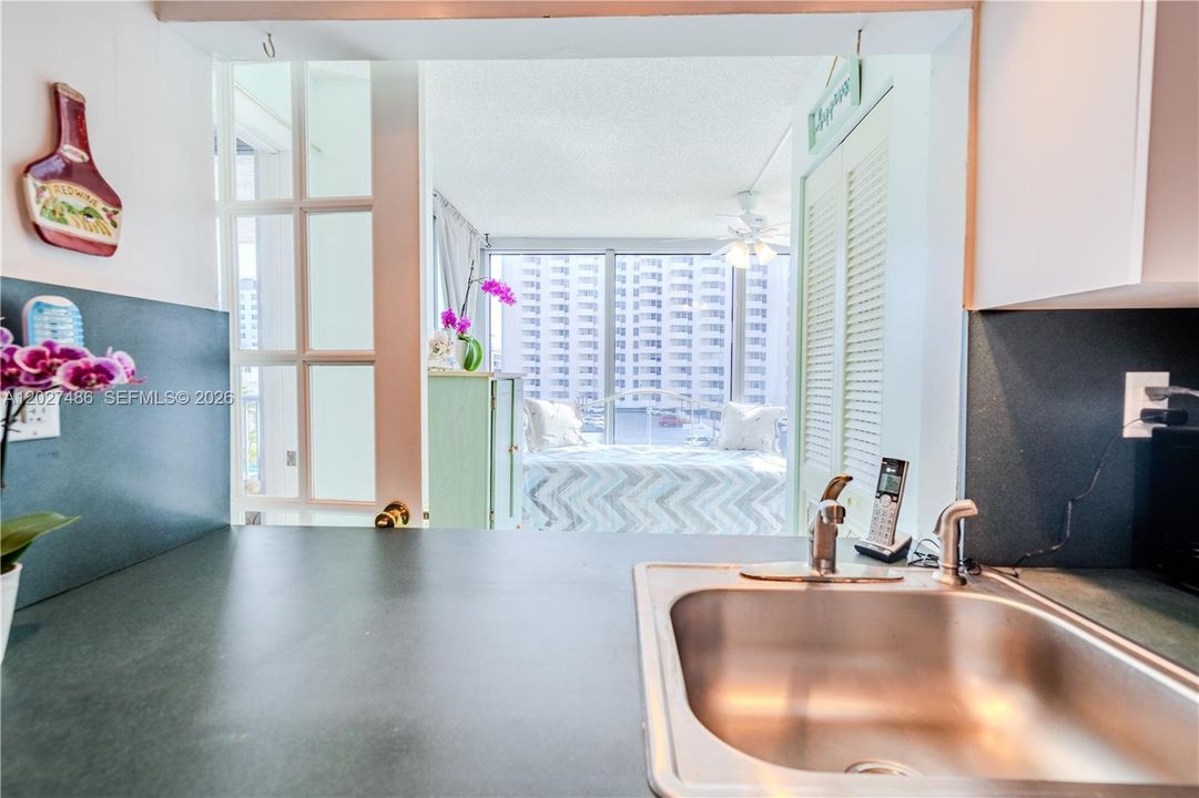 For Sale: $465,000 (1 beds, 1 baths, 1190 Square Feet)