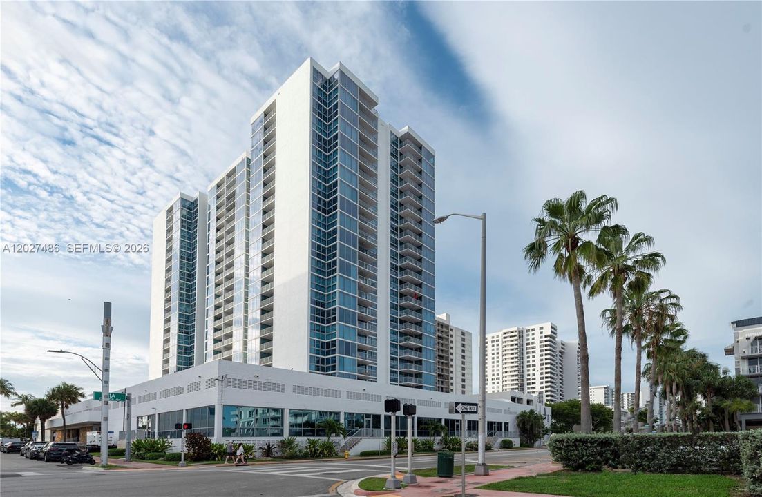 For Sale: $465,000 (1 beds, 1 baths, 1190 Square Feet)