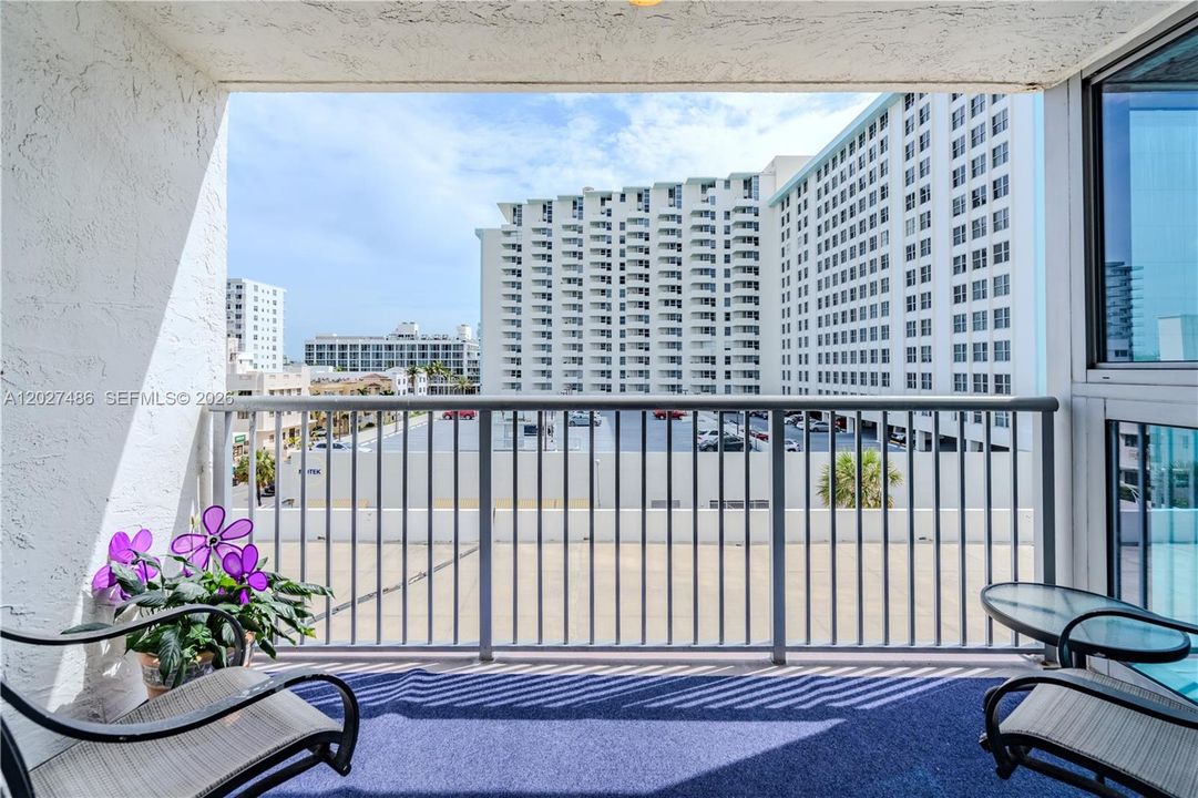 For Sale: $465,000 (1 beds, 1 baths, 1190 Square Feet)