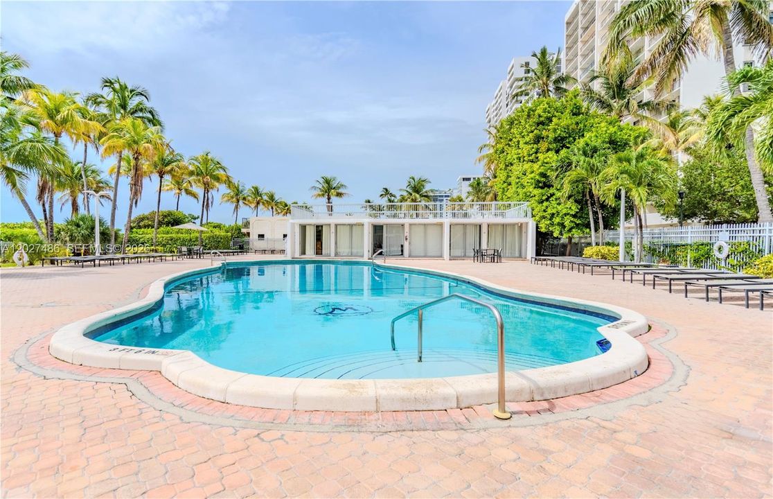 For Sale: $465,000 (1 beds, 1 baths, 1190 Square Feet)