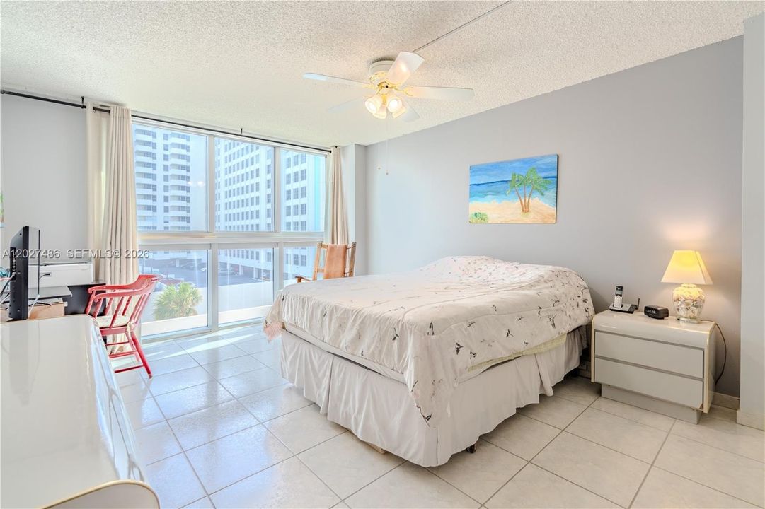 For Sale: $465,000 (1 beds, 1 baths, 1190 Square Feet)