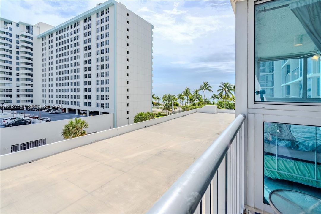 For Sale: $465,000 (1 beds, 1 baths, 1190 Square Feet)