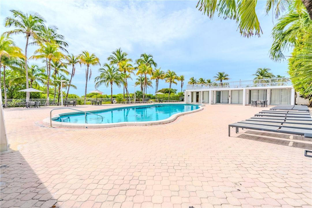 For Sale: $465,000 (1 beds, 1 baths, 1190 Square Feet)