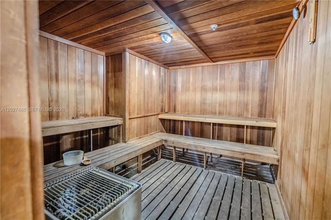 For Sale: $465,000 (1 beds, 1 baths, 1190 Square Feet)