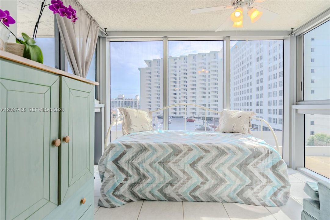 For Sale: $465,000 (1 beds, 1 baths, 1190 Square Feet)