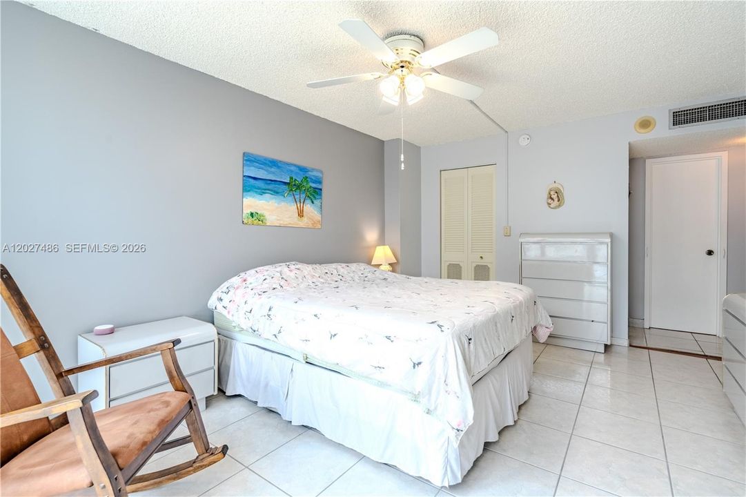 For Sale: $465,000 (1 beds, 1 baths, 1190 Square Feet)