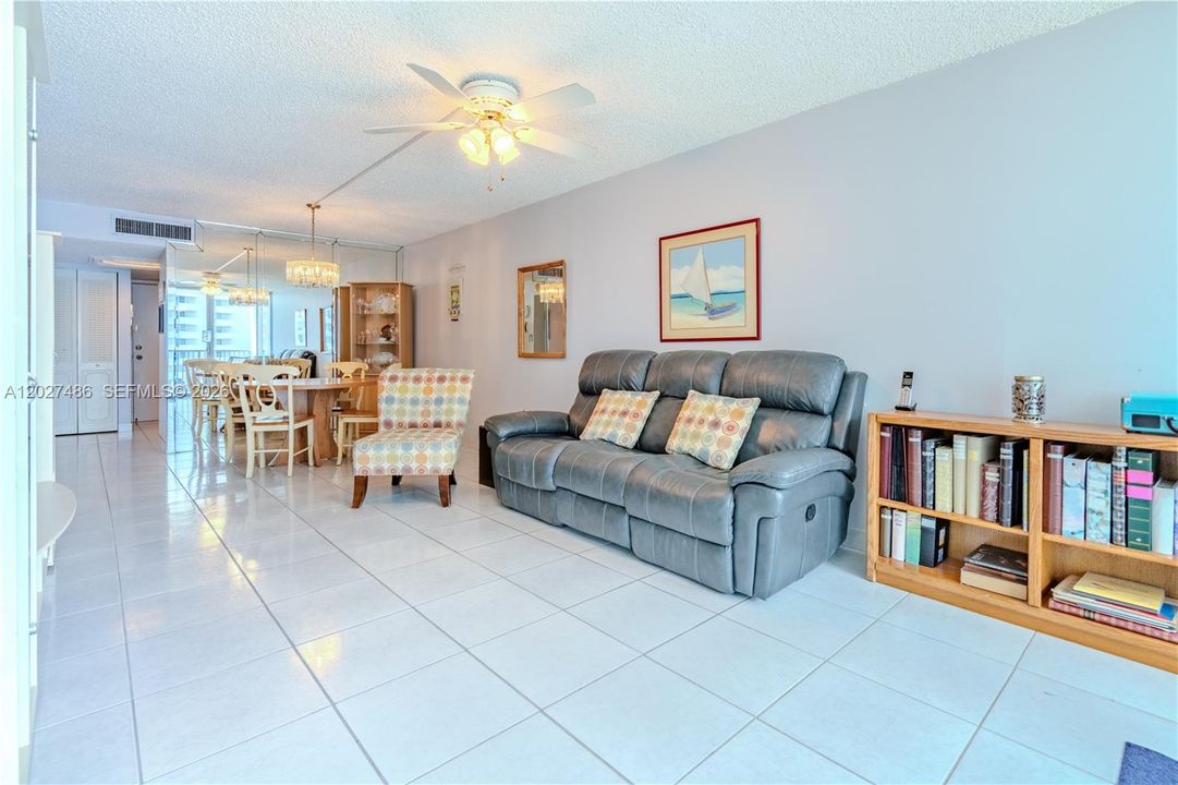 For Sale: $465,000 (1 beds, 1 baths, 1190 Square Feet)