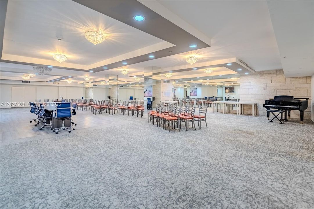 For Sale: $465,000 (1 beds, 1 baths, 1190 Square Feet)