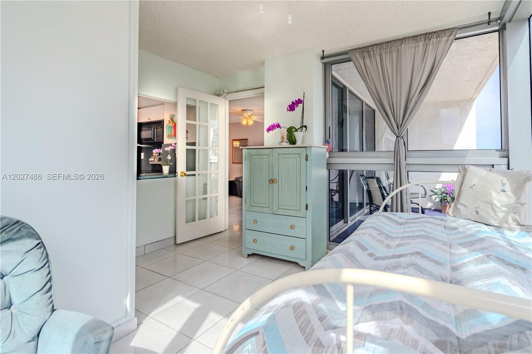 For Sale: $465,000 (1 beds, 1 baths, 1190 Square Feet)