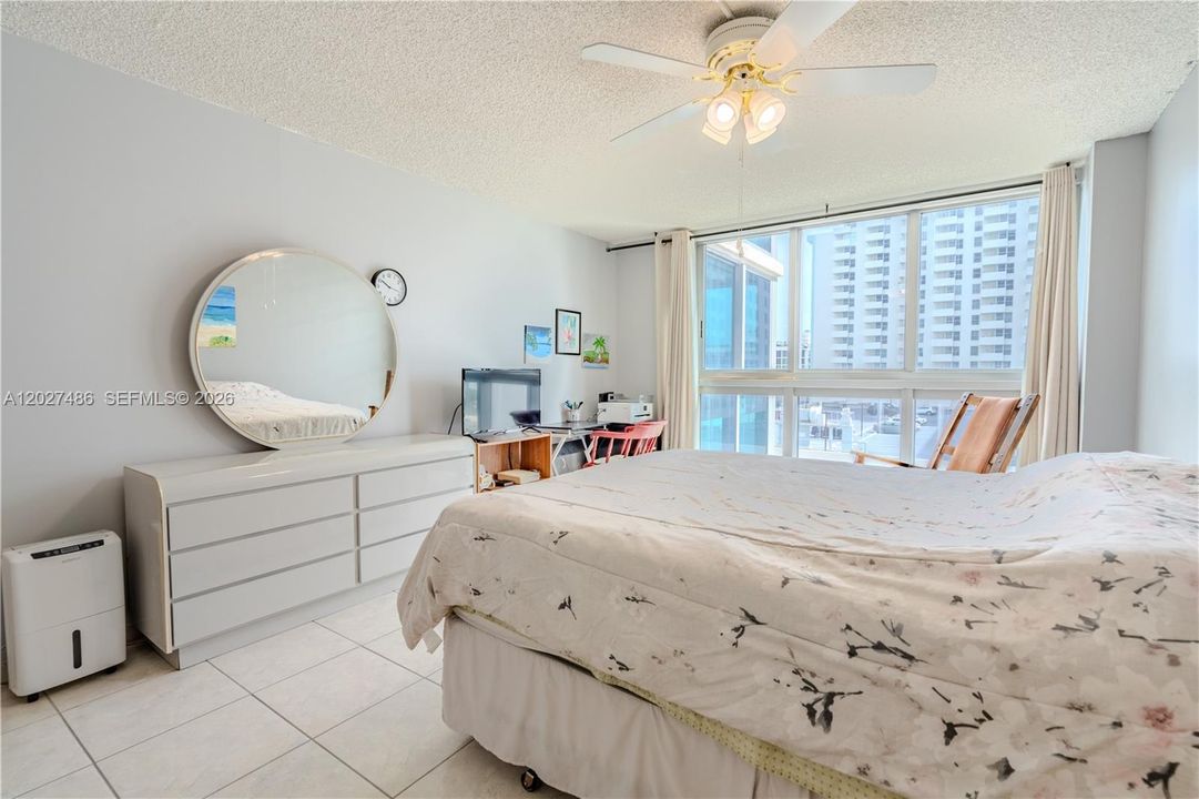 For Sale: $465,000 (1 beds, 1 baths, 1190 Square Feet)