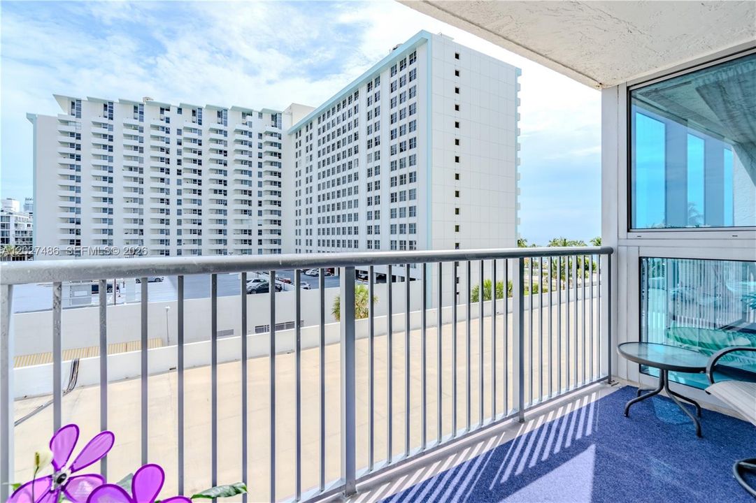For Sale: $465,000 (1 beds, 1 baths, 1190 Square Feet)