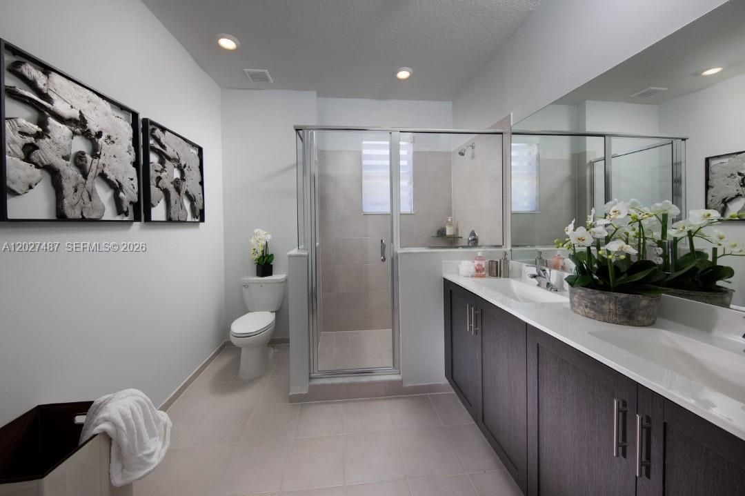 For Sale: $350,000 (3 beds, 2 baths, 1331 Square Feet)
