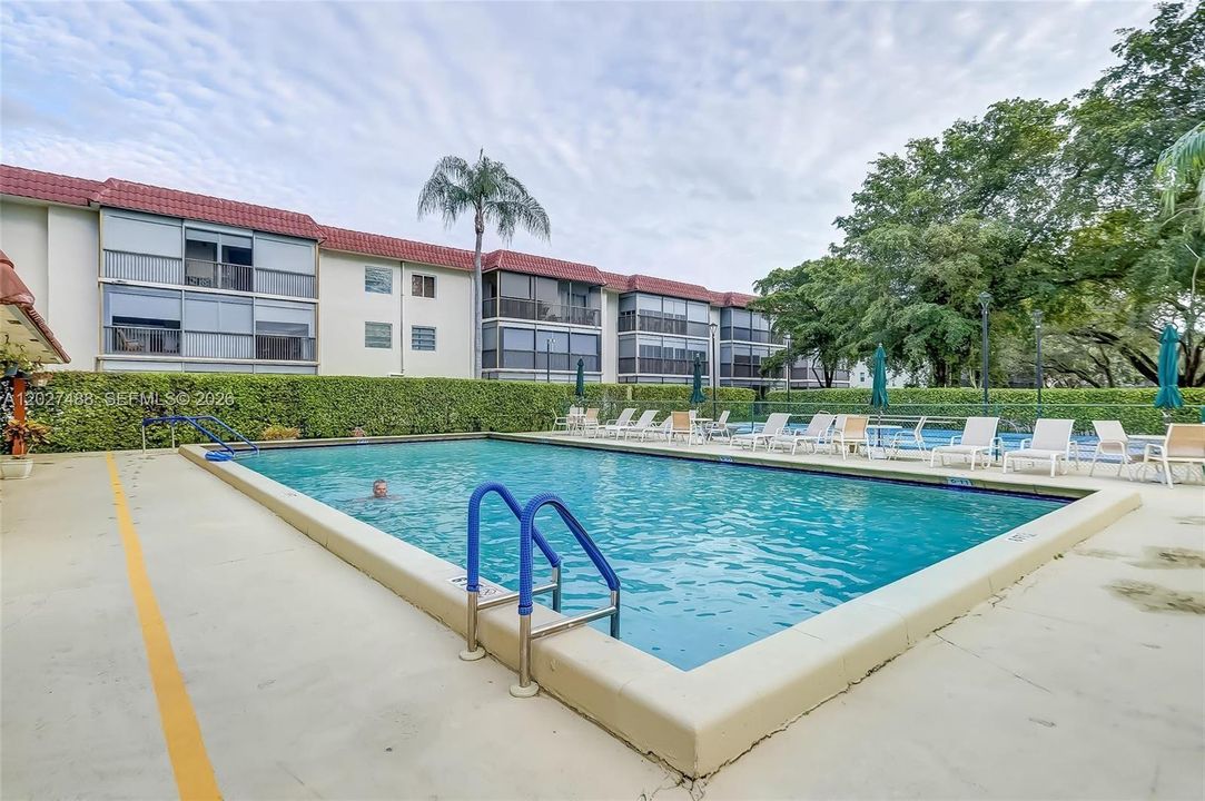 For Sale: $229,900 (2 beds, 2 baths, 1170 Square Feet)
