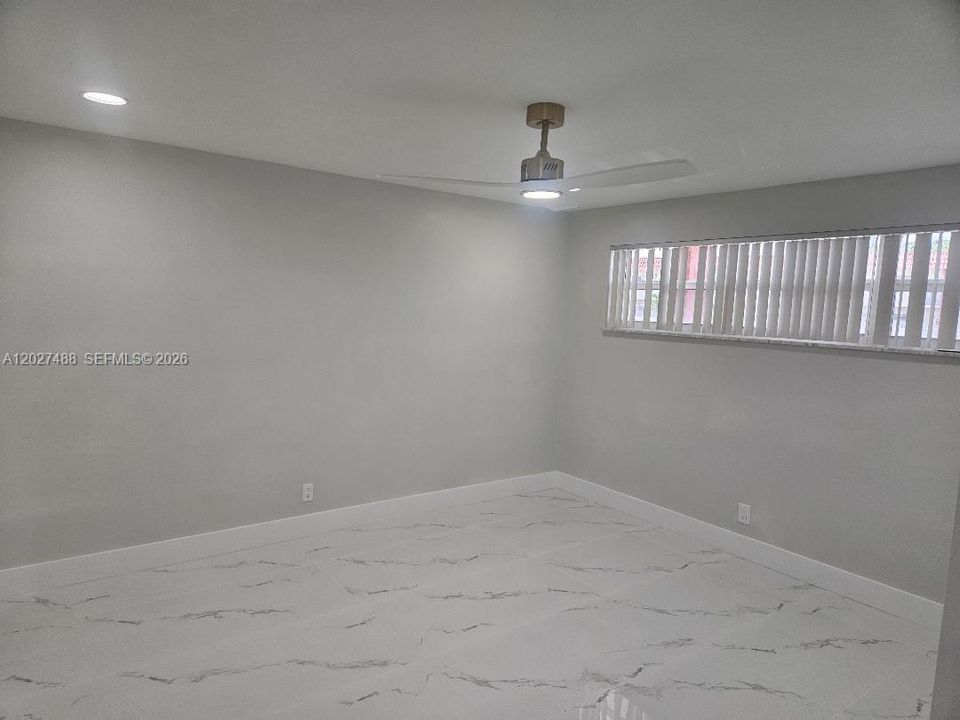 For Sale: $229,900 (2 beds, 2 baths, 1170 Square Feet)