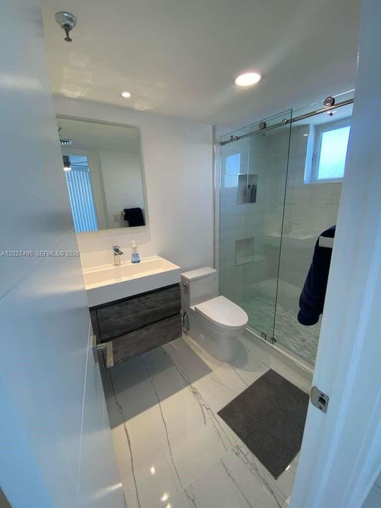 For Rent: $3,100 (2 beds, 2 baths, 930 Square Feet)