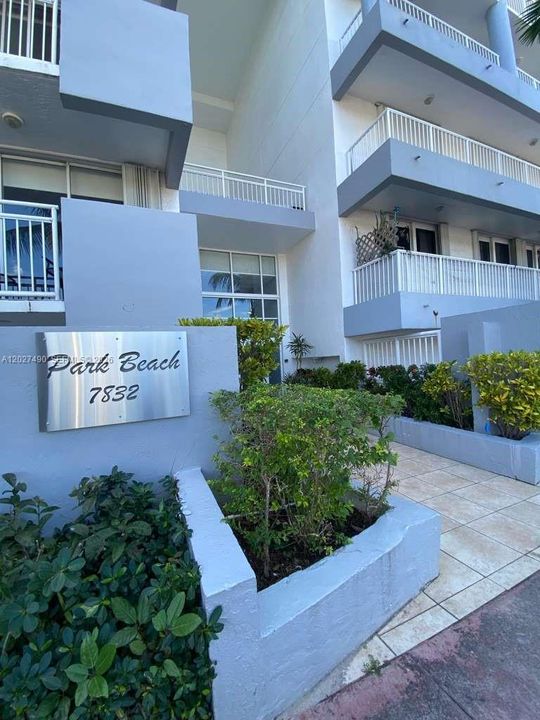 For Rent: $3,100 (2 beds, 2 baths, 930 Square Feet)