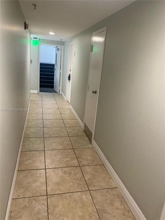 For Rent: $3,100 (2 beds, 2 baths, 930 Square Feet)