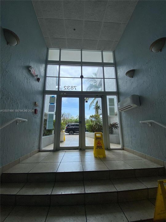 For Rent: $3,100 (2 beds, 2 baths, 930 Square Feet)