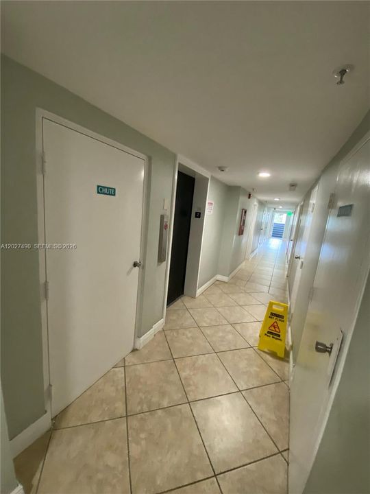 For Rent: $3,100 (2 beds, 2 baths, 930 Square Feet)