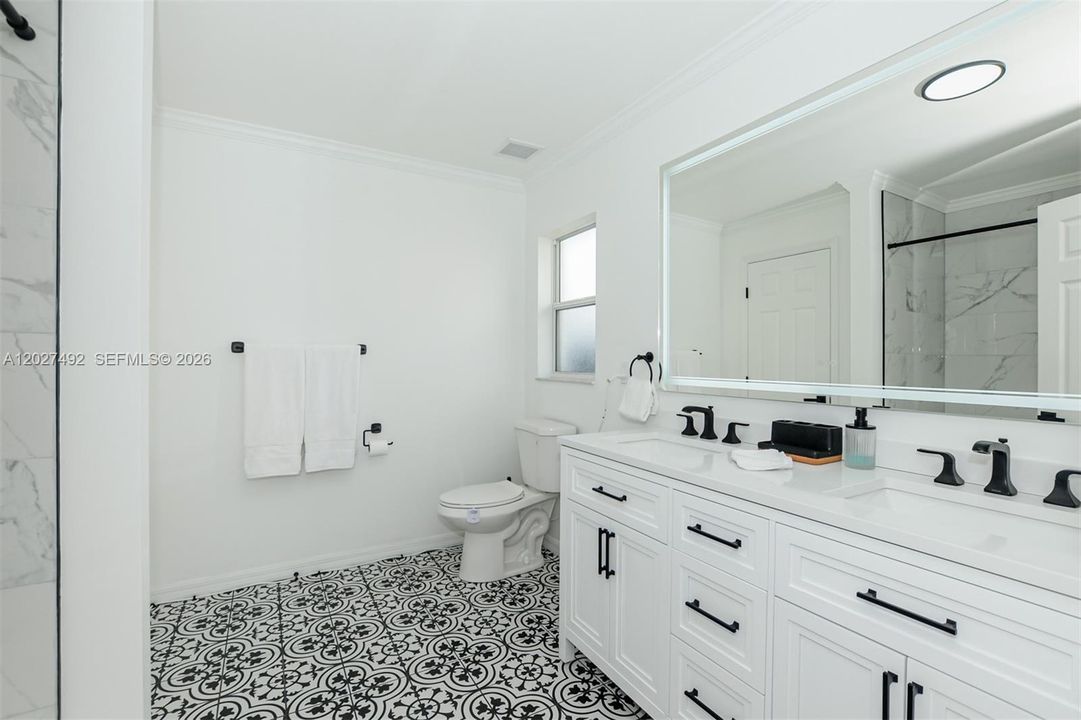For Sale: $385,000 (3 beds, 2 baths, 1599 Square Feet)