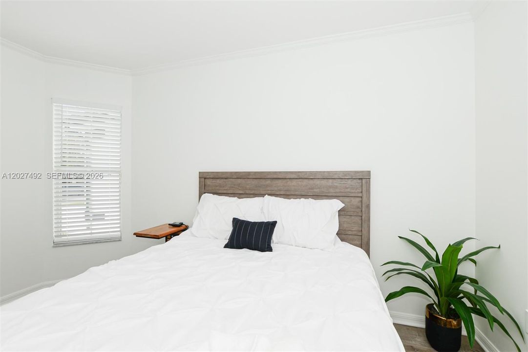 For Sale: $385,000 (3 beds, 2 baths, 1599 Square Feet)
