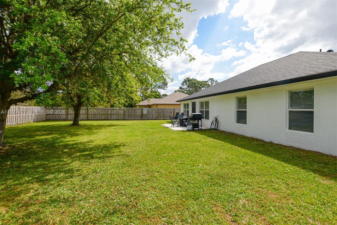 For Sale: $385,000 (3 beds, 2 baths, 1599 Square Feet)