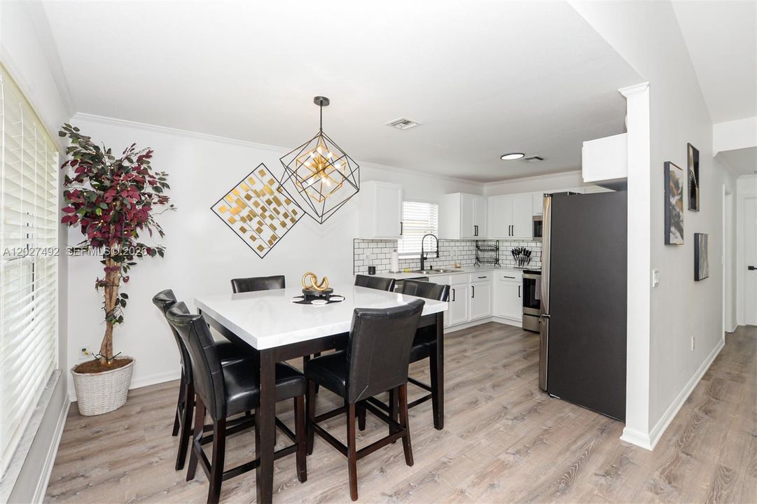 For Sale: $385,000 (3 beds, 2 baths, 1599 Square Feet)