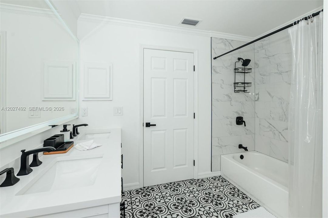 For Sale: $385,000 (3 beds, 2 baths, 1599 Square Feet)